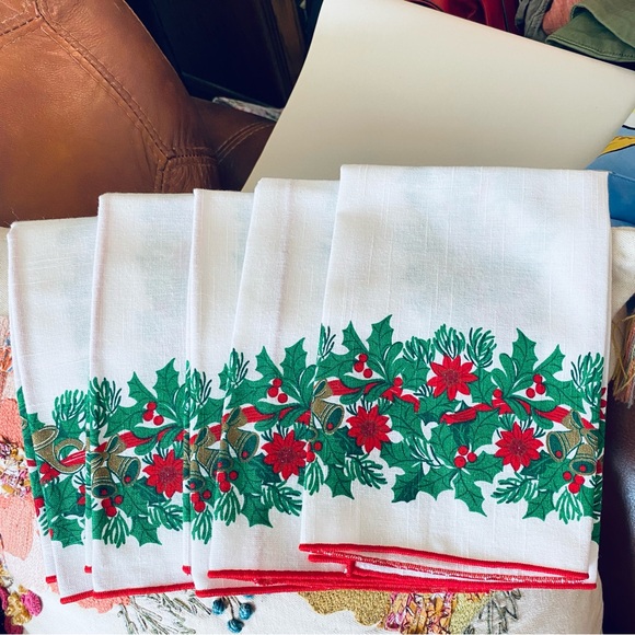Vintage Holiday linen Napkins with Holly Design - Picture 1 of 3
